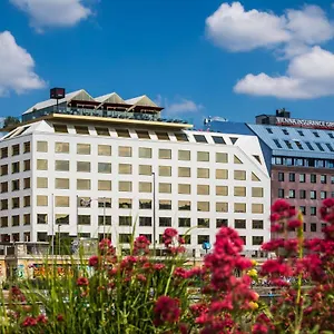 מלון Radisson Red Hotel,
